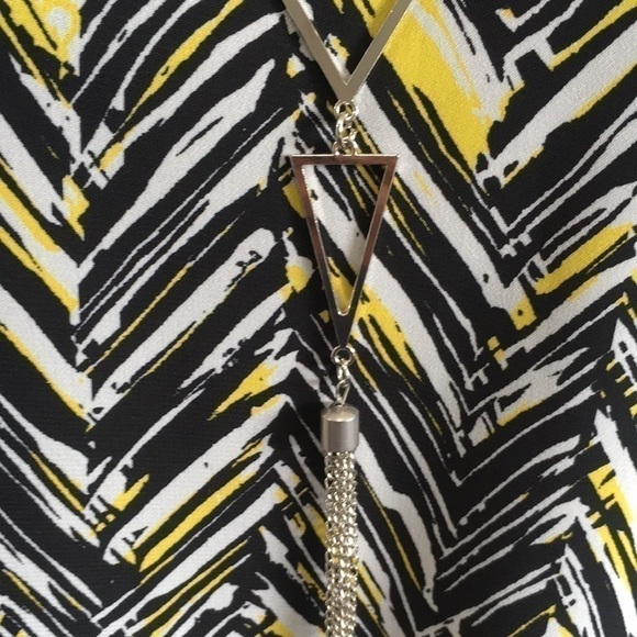 AGB Asymmetrical Blouse Layered With Attached Necklace Large - Picture 5 of 9